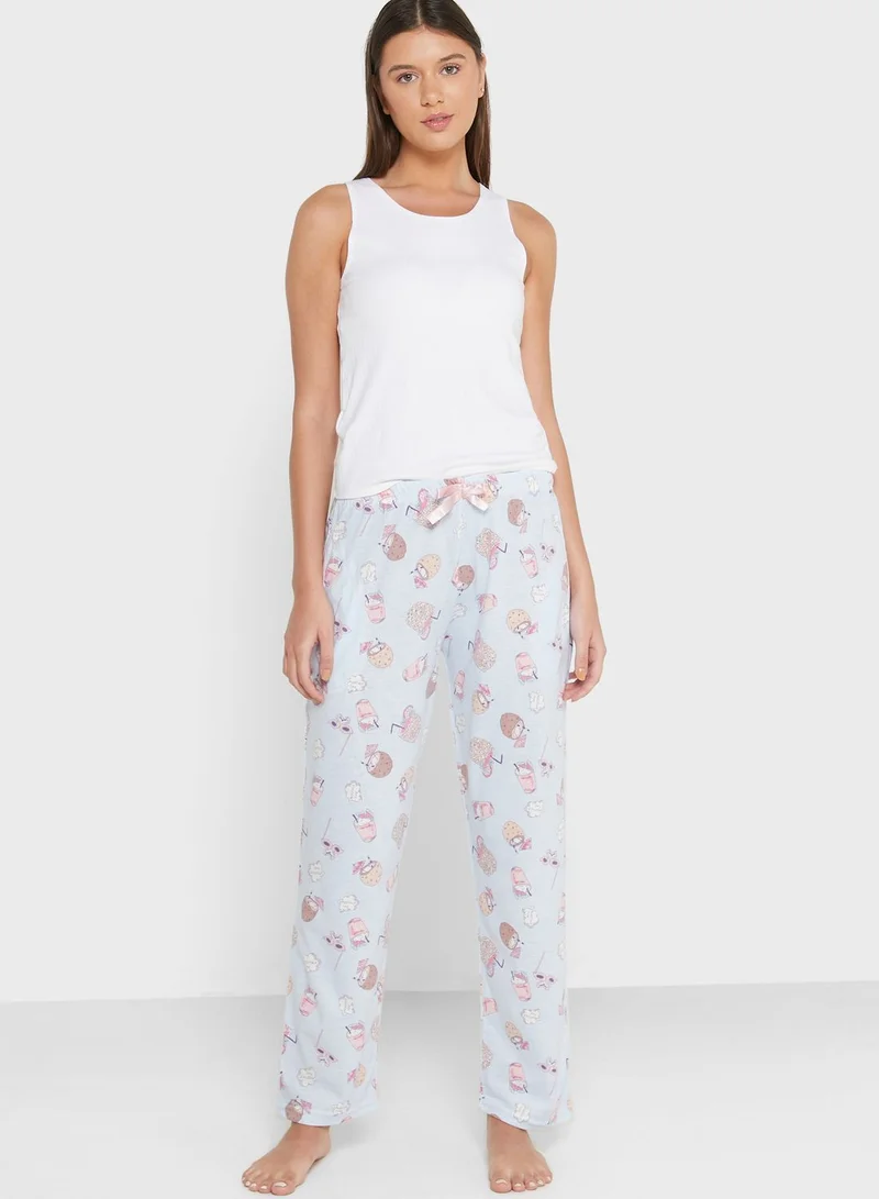 ترينديول V-Neck T-Shirt & Printed Pyjama Set