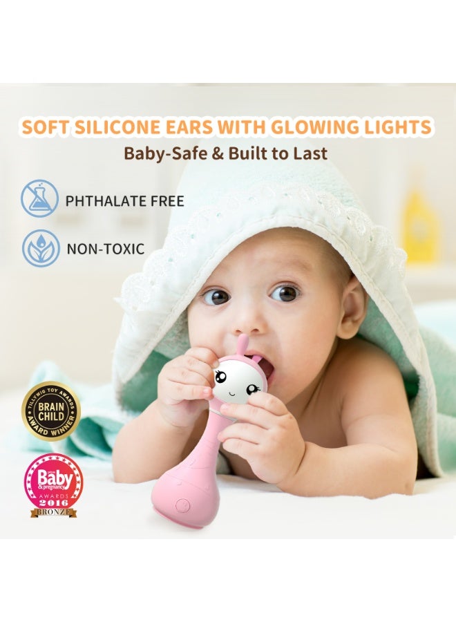 alilo أليلو – سمارتى شيك آند تيل راتل، R1 - سمارتى وردي | شيك آند تيل راتل، موسيقى، قصص، وتعلم الألوان للأطفال | صوت عالي الدقة، آذان مضيئة، شحن USB | 0+ - Image 2