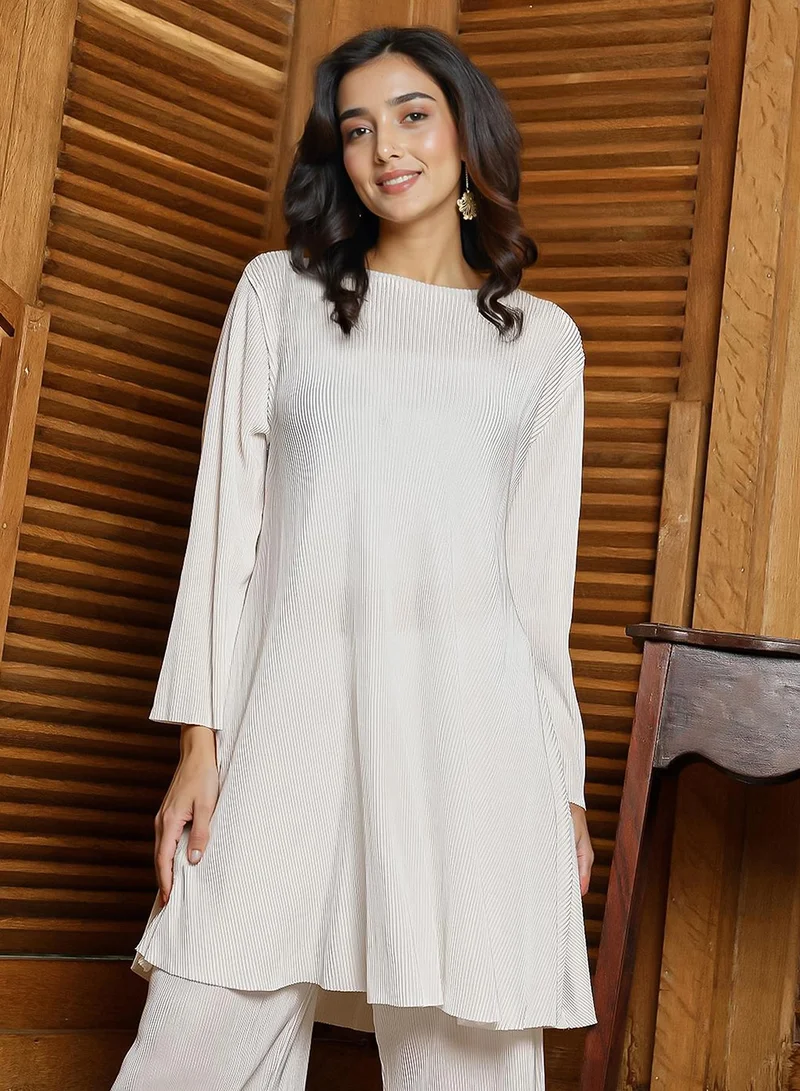  قصة Women's Daisy White Accordian Kurta Set
