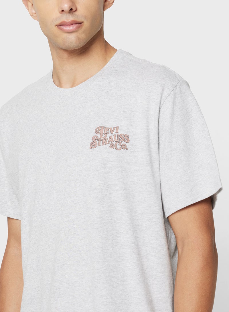 ليفايز تيشيرت رجالي بأكمام قصيرة ورسمة مريحة من ليفايز - Image 3