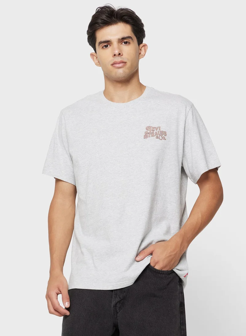 ليفايز تيشيرت رجالي بأكمام قصيرة ورسمة مريحة من ليفايز