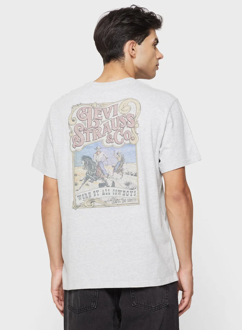 ليفايز تيشيرت رجالي بأكمام قصيرة ورسمة مريحة من ليفايز