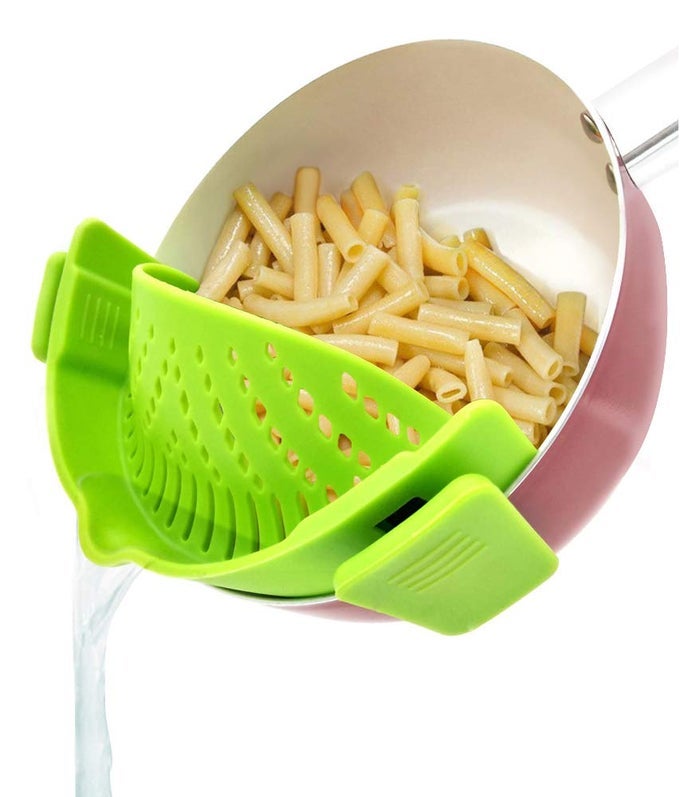 CLIP ON STRAINER FOR POTS PAN PASTA SILICONE FOOD STRAINER HANDSFREE PAN STRAINER CLIPON KITCHEN FOOD STRAINER FOR SPAGHETTI PASTA GROUND BEEF FITS ALL BOWLS AND POTS GREEN