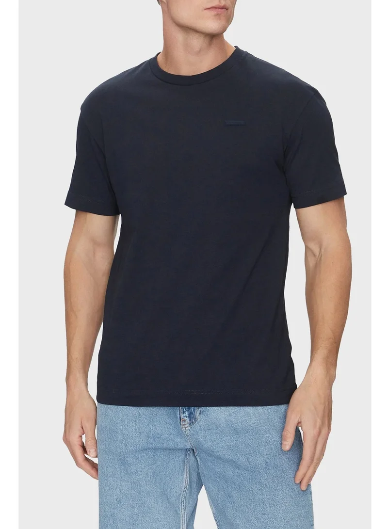 كالفن كلاين تيشيرت بفتحة رقبة دائرية بشعار العلامة التجارية