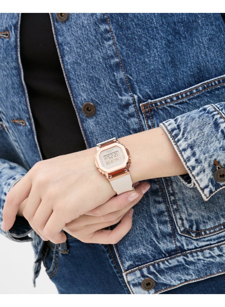 جي شوك ساعة رقمية نسائية - GM-S5600UPG-4DR - Image 2