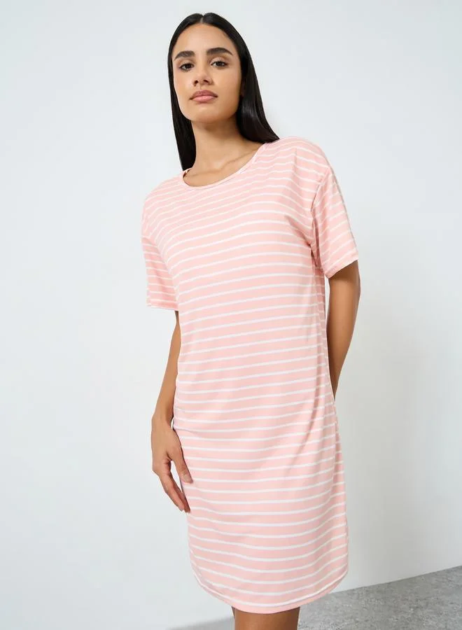 ستايلي قميص نوم مخطط بأكتاف منسدلة