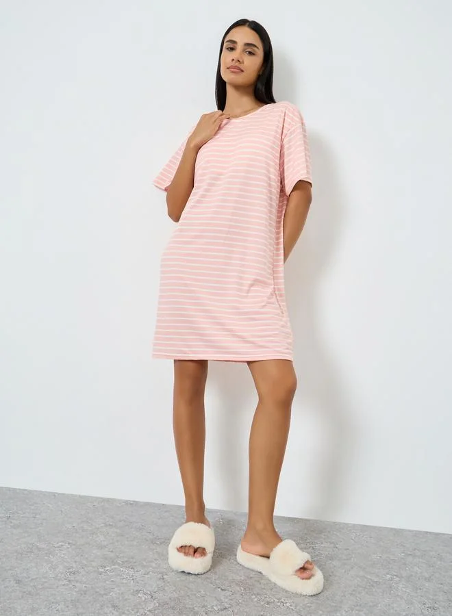 ستايلي قميص نوم مخطط بأكتاف منسدلة