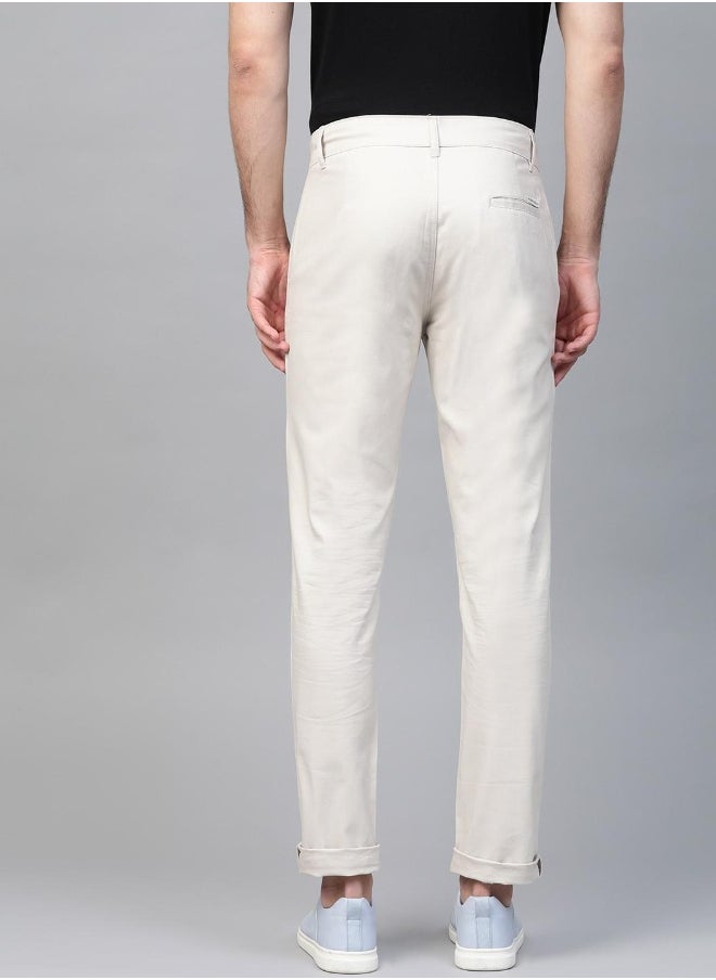 Hubberholme بنطلون تشينو رجالي مريح بقصّة Slim Fit وسهل الغسل باللون البيج  - Image 4