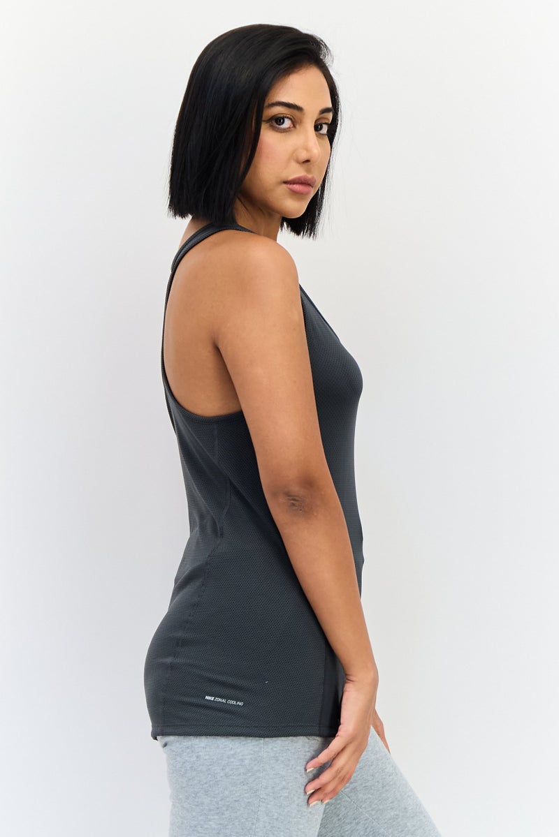 Nike تي شيرت رياضي نسائي بلا أكمام بشعار العلامة التجارية، رمادي داكن - Image 3