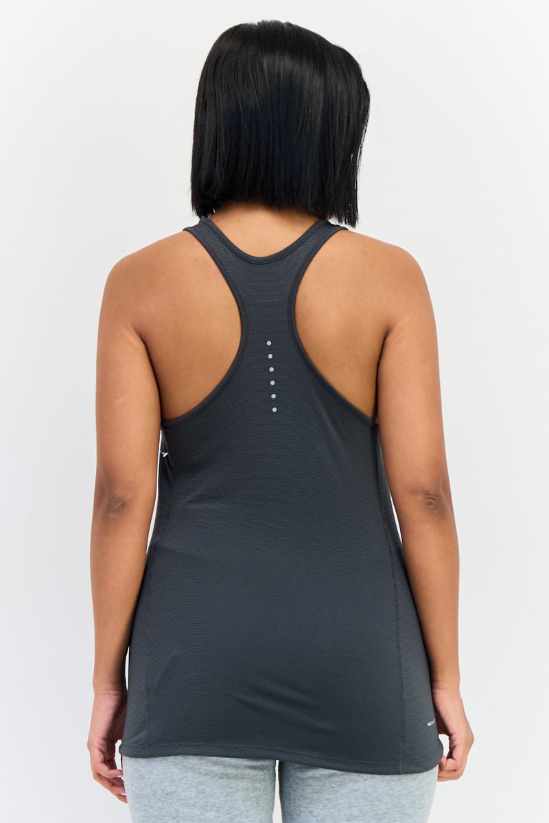 Nike تي شيرت رياضي نسائي بلا أكمام بشعار العلامة التجارية، رمادي داكن - Image 2