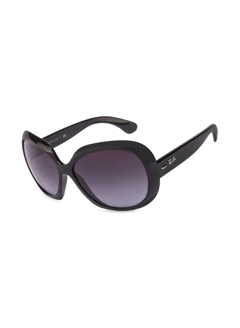 راي بان نظارة شمسية بإطار بيضوي الشكل - مقاس العدسة: 60 مم - لون أسود - طراز RB4098-601/8G-60 للنساء - Image 2