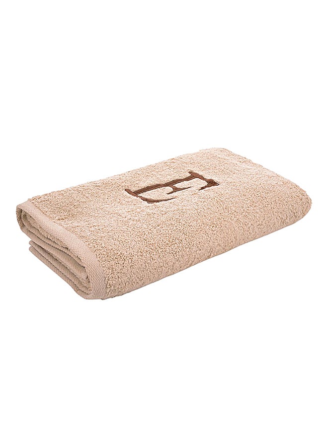 ستايل بريمير منشفة حمام مطرزة بحرف E بيج 76x140سم - Image 1