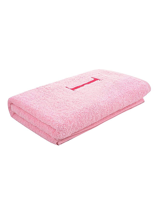 ستايل بريمير منشفة حمام مطرزة بحرف I وردي 76x140سم - Image 1