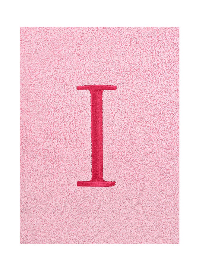 ستايل بريمير منشفة حمام مطرزة بحرف I وردي 76x140سم - Image 3