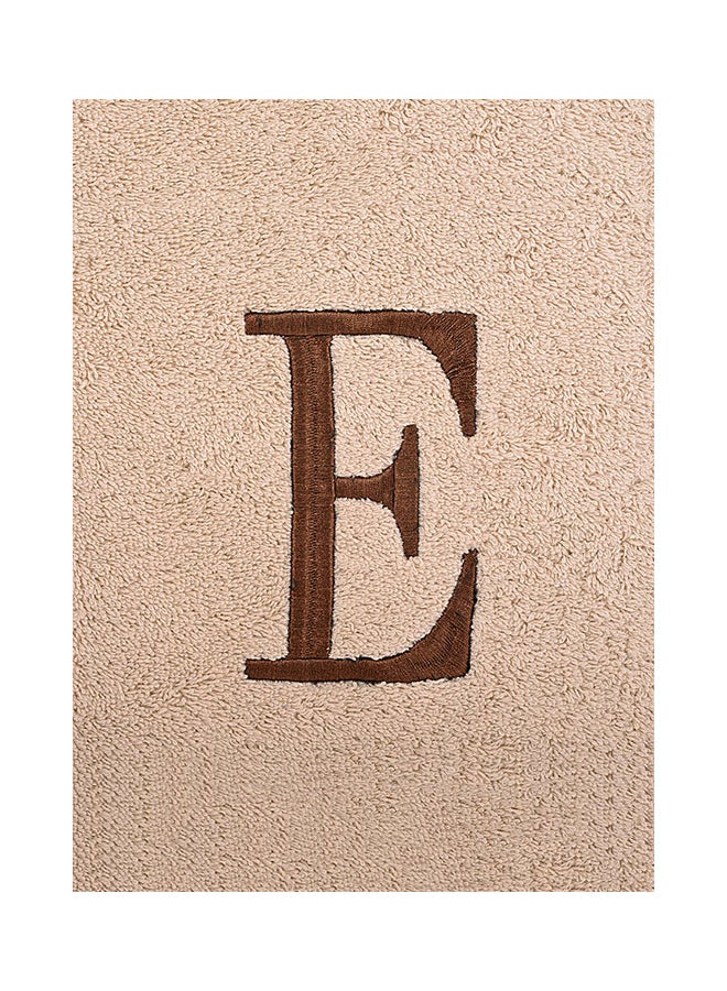 ستايل بريمير منشفة حمام مطرزة بحرف E بيج 76x140سم - Image 3