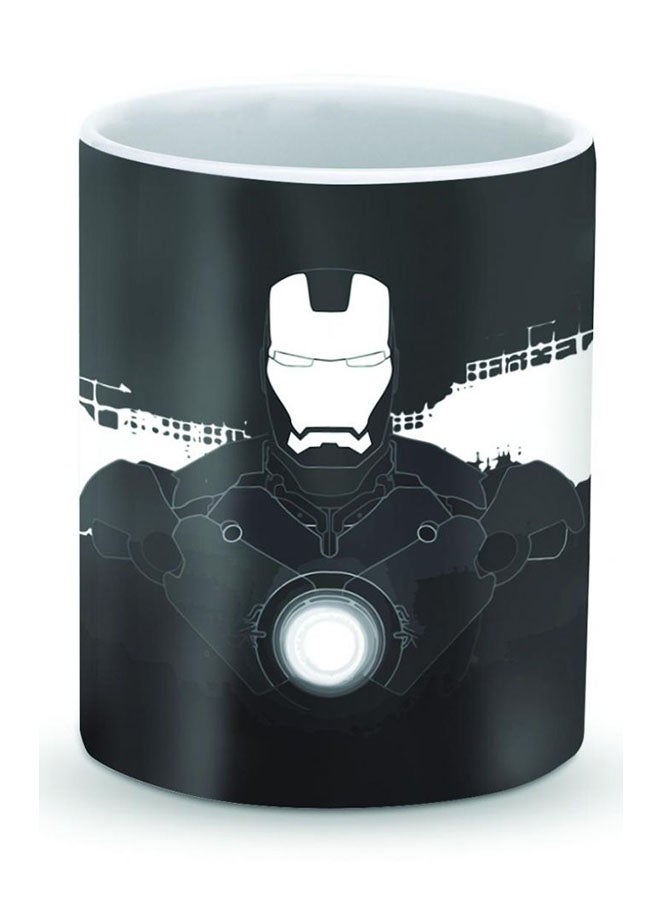 ستايلايزد قدح قهوة فاخر بتصميم أيرون مان بيم أسود/أبيض - Image 1