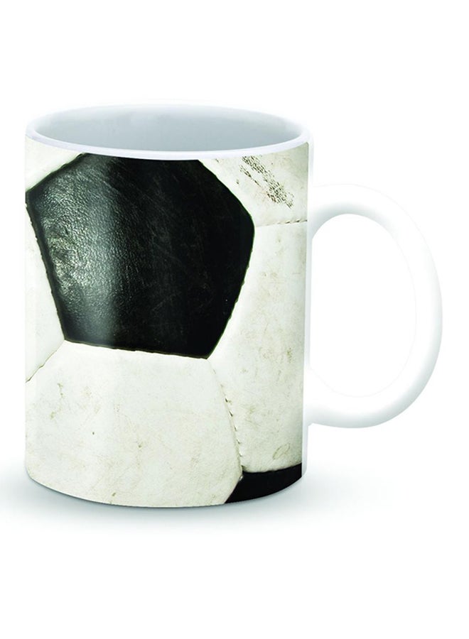 ستايلايزد قدح قهوة فاخر بتصميم كرة القدم أبيض/ أسود 325ملليلتر - Image 2