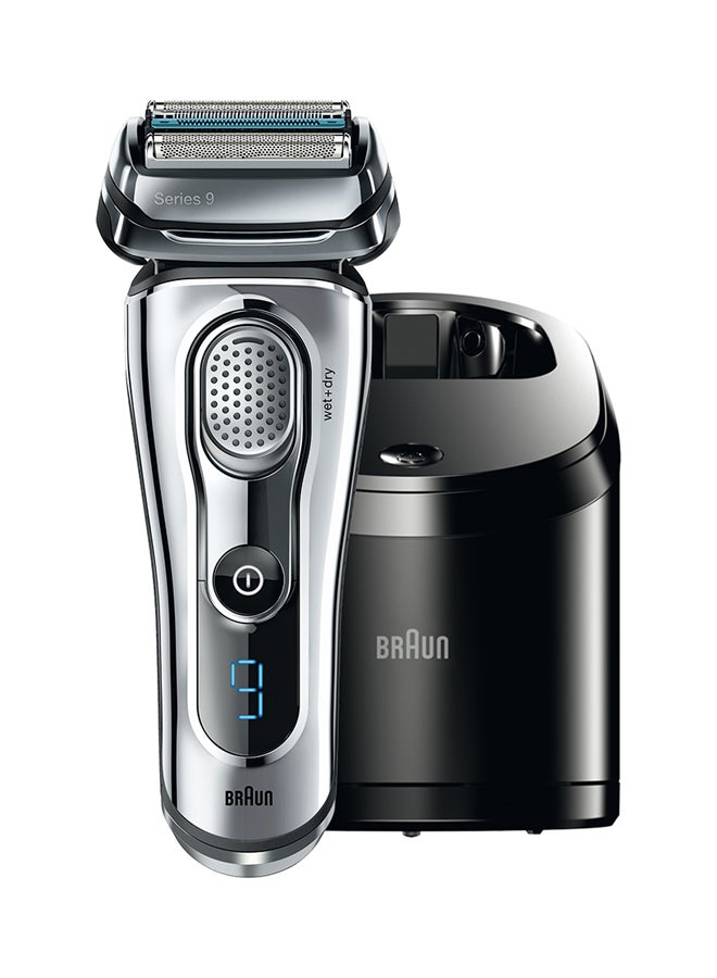 براون ماكينة الحلاقة الكهربائية سيريز 9 التي توجد عليها طبقة رقيقة من القصدير فضي