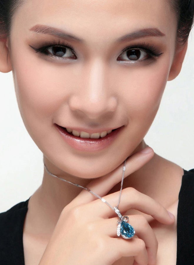 Crystal Design Pendant Necklace - Image 3