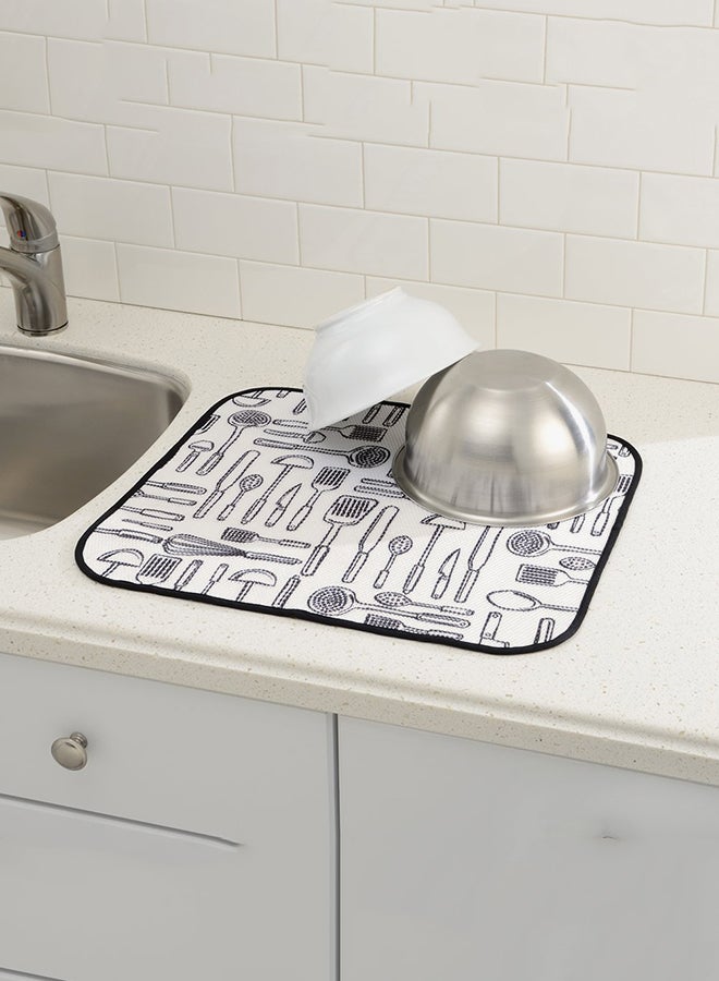 إنترديزاين سجادة مطبخ أبيض/ أسود 18x16بوصة - Image 2
