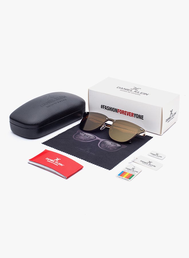 دانيل كلاين نظارات شمسية بإطار مستقطب من Wayfarer للنساء - Image 3