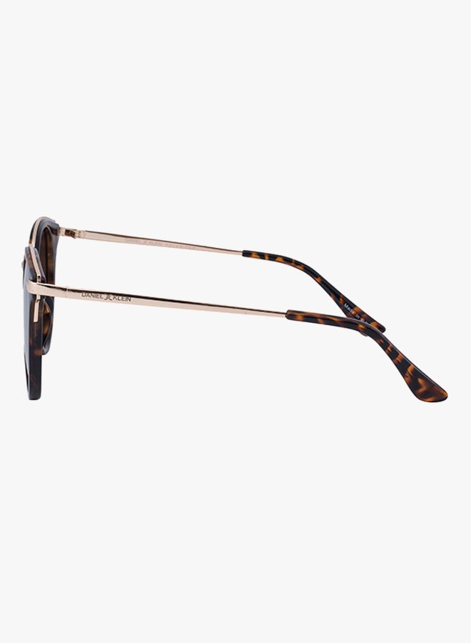 دانيل كلاين نظارات شمسية بإطار مستقطب من Wayfarer للنساء - Image 2