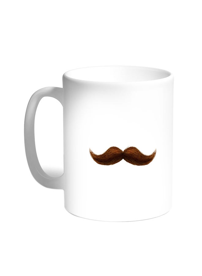 قدح قهوة بطباعة شارب أبيض