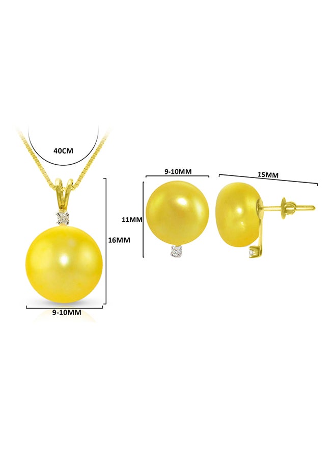 Vera Perla - 18 Karat Gold 0.06 Carat Diamonds 9-10 mm Pearl Pendant Necklace And Earrings Set - Image 1