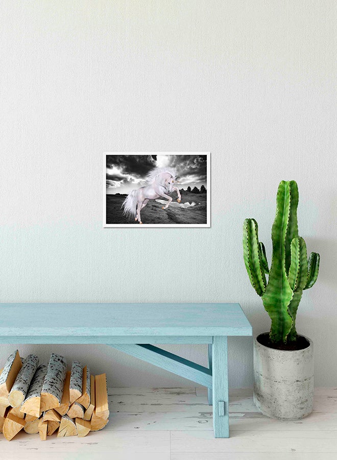 لوحة فنية لديكور الحائط بإطار خشبي تمثل صورة حصان أسود/ أبيض 32 X 22 X 2Ø³Ù†ØªÙŠÙ…ØªØ± - Image 2