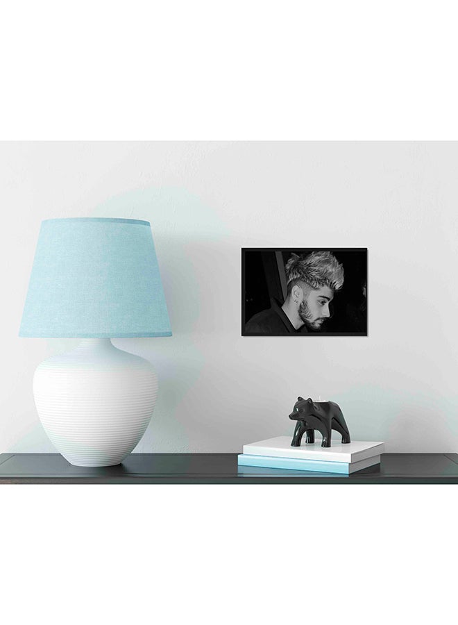 لوحة ديكورات للحائط بإطار خشبي من زين مالك أسود/ أبيض - Image 2