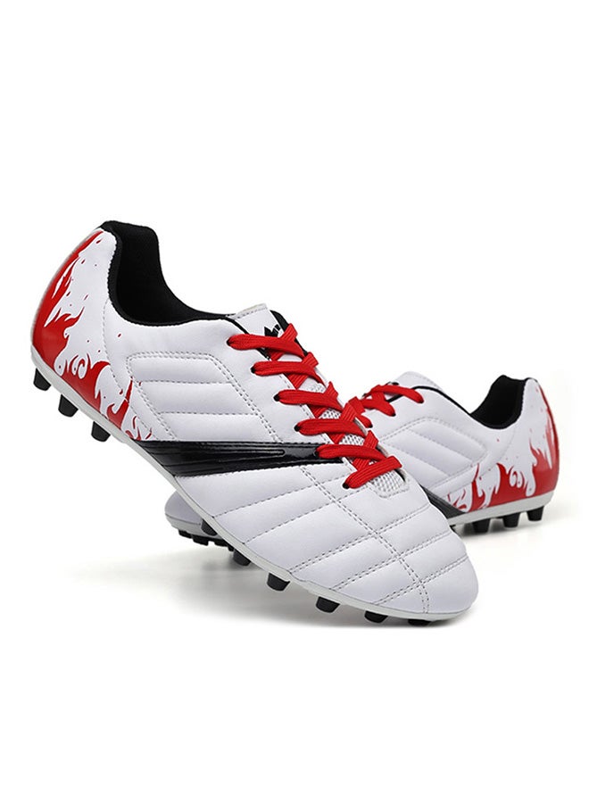 هوسكس وير سنيكرز كرة القدم برقبة منخفضة وجزء علوى من مادة صناعية ورباط أبيض - Image 3