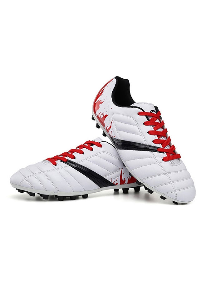 هوسكس وير سنيكرز كرة القدم برقبة منخفضة وجزء علوى من مادة صناعية ورباط أبيض - Image 4