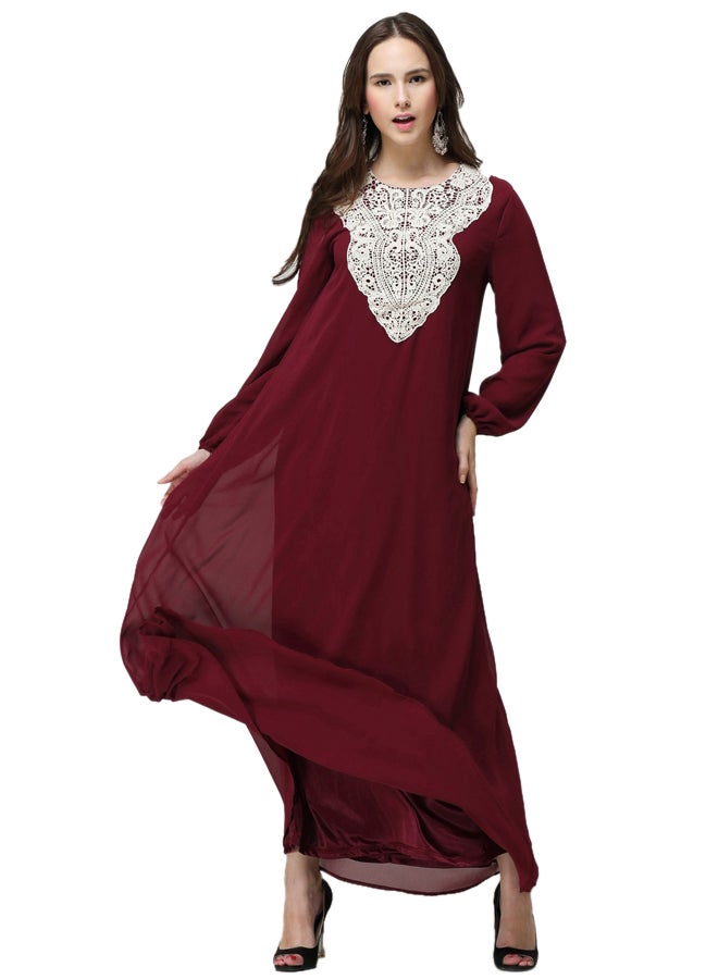 فستان مُطرز بأكمام طويلة عنابي/أبيض - Image 1