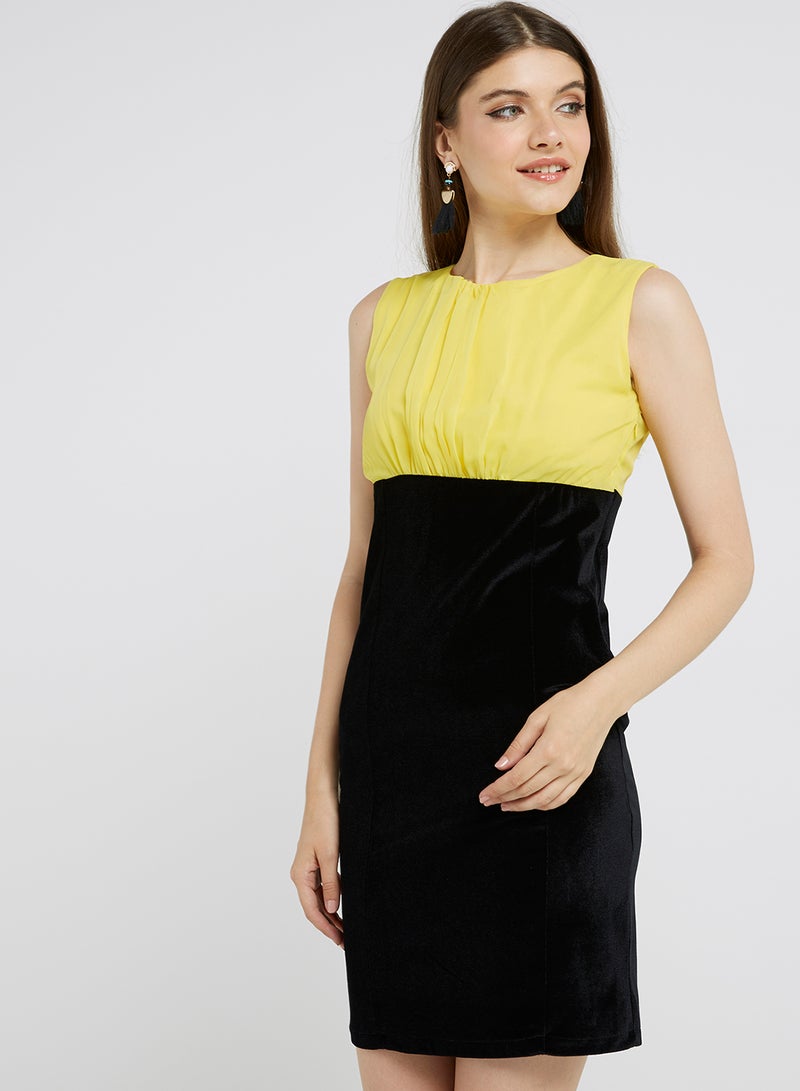 جولدن ابل فستان قصير بلا أكمام وبرقبة دائرية أصفر/أسود - Image 1