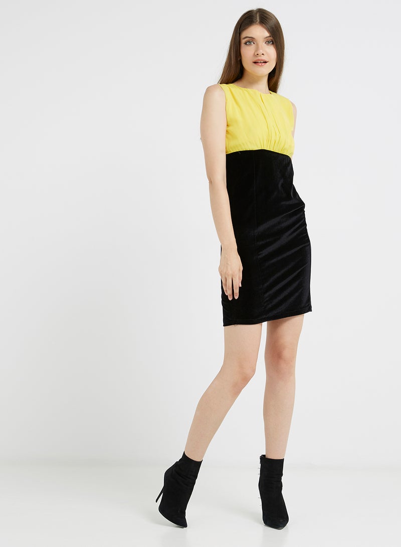 جولدن ابل فستان قصير بلا أكمام وبرقبة دائرية أصفر/أسود - Image 3