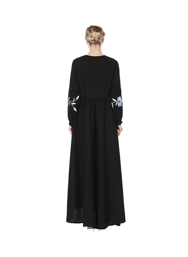 فستان مطرّز بأكمام طويلة أسود - Image 2
