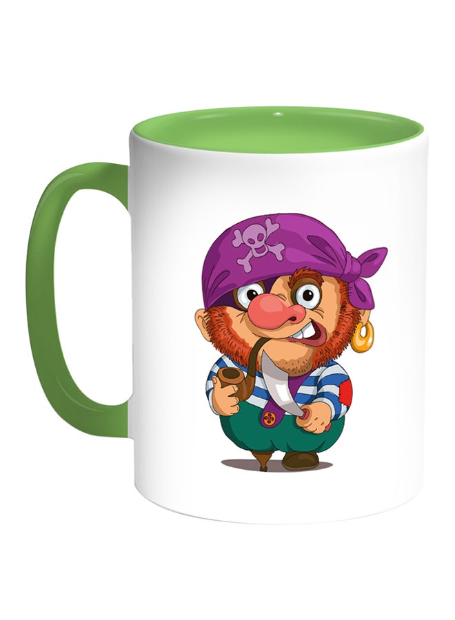 مج قهوة بطبعة على شكل قرصان أبيض/أخضر