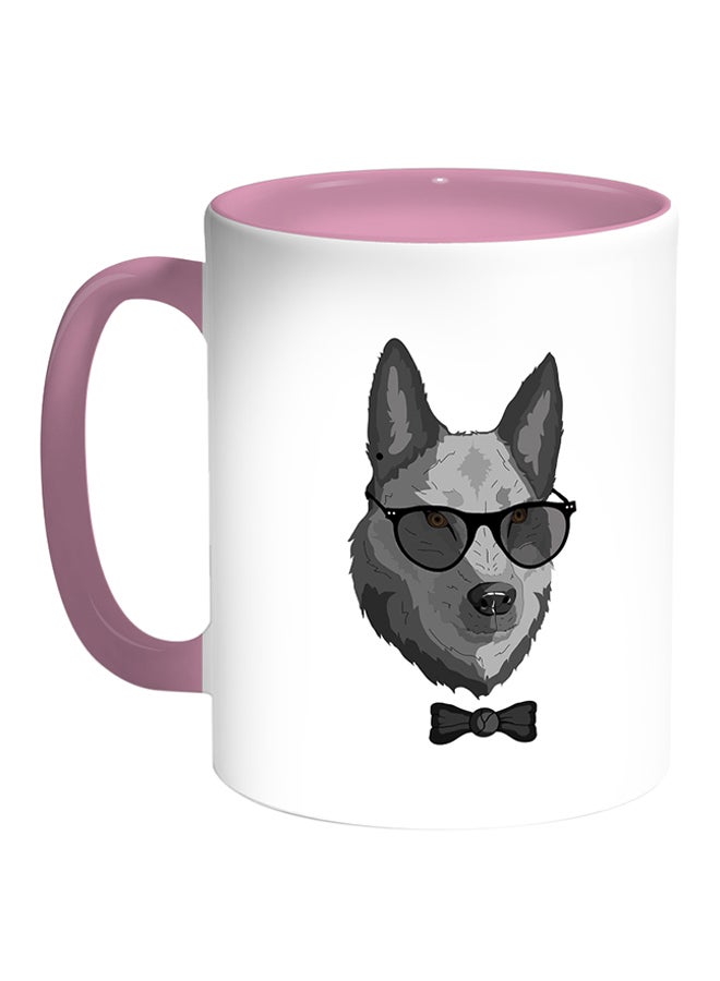 قدح قهوة مطبوع عليه صورة ذئب يرتدي نظارة أبيض/ وردي