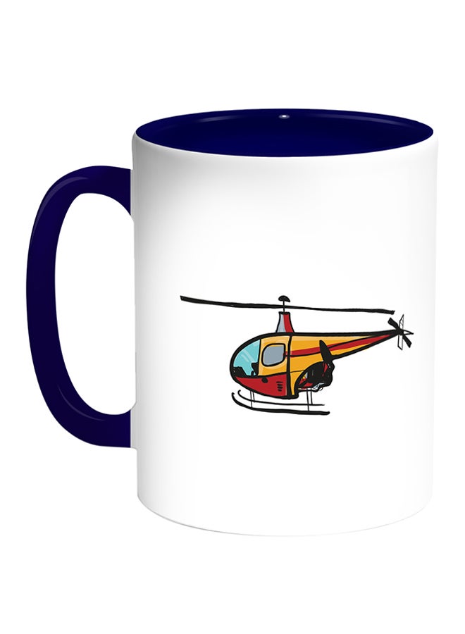 مج قهوة بطبعة على شكل طائرة مروحية أبيض/أزرق