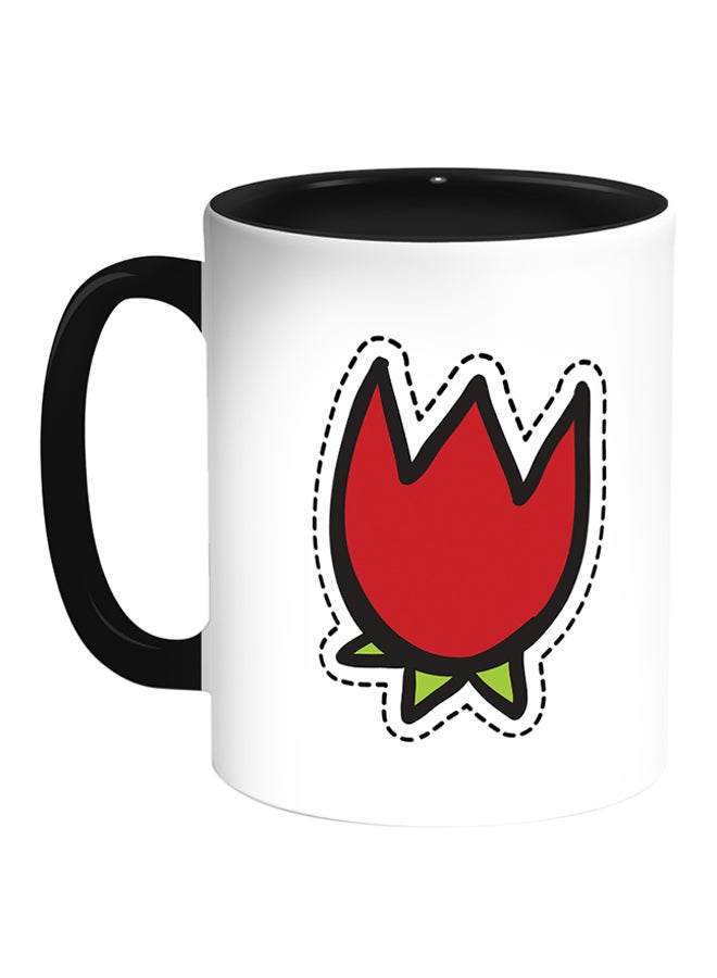 قدح قهوة مطبوع عليه صورة زهرة توليب أبيض/ أسود