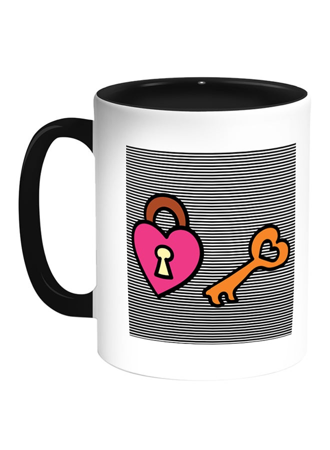 ديكالاك قدح قهوة مطبوع عليه صورة قفل ومفتاح أبيض/ أسود