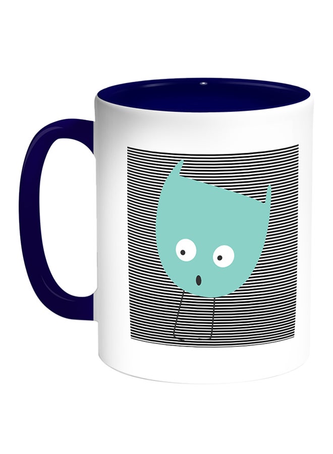 ديكالاك قدح قهوة برسم مطبوع لكائن فضائي كارتوني أبيض/أزرق