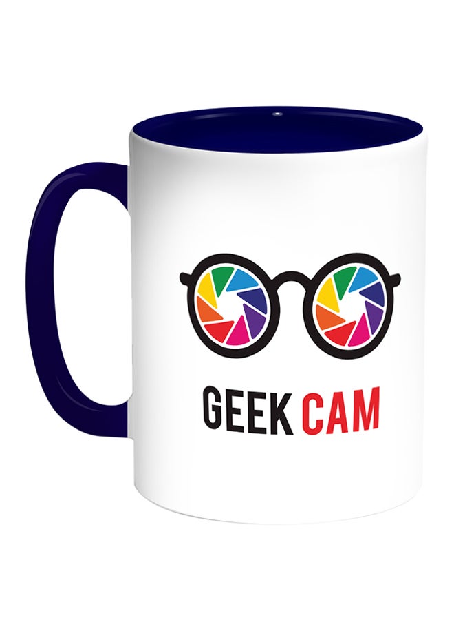 ديكالاك قدح قهوة مطبوع عليه عبارة "Geek Cam" أبيض/أزرق
