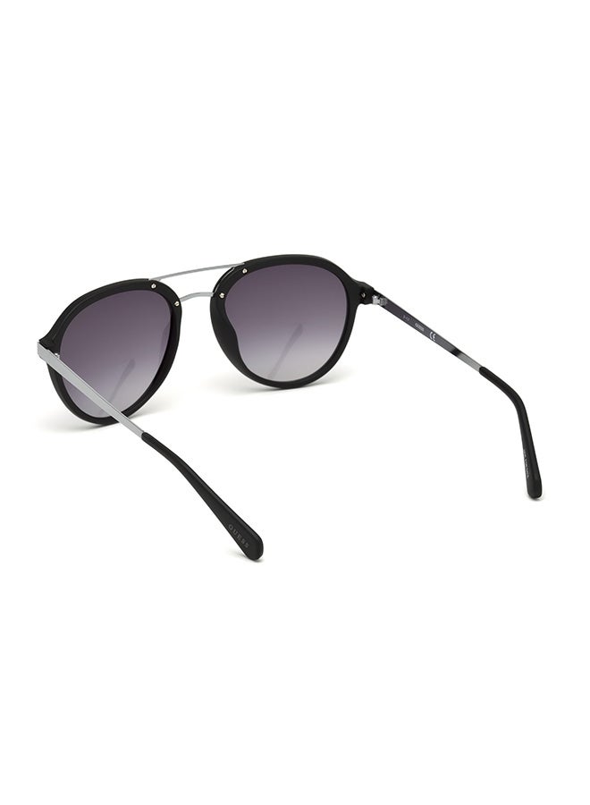GUESS Men's UV-Protection Oval Sunglasses - Lens Size: 54 mm - Image 3