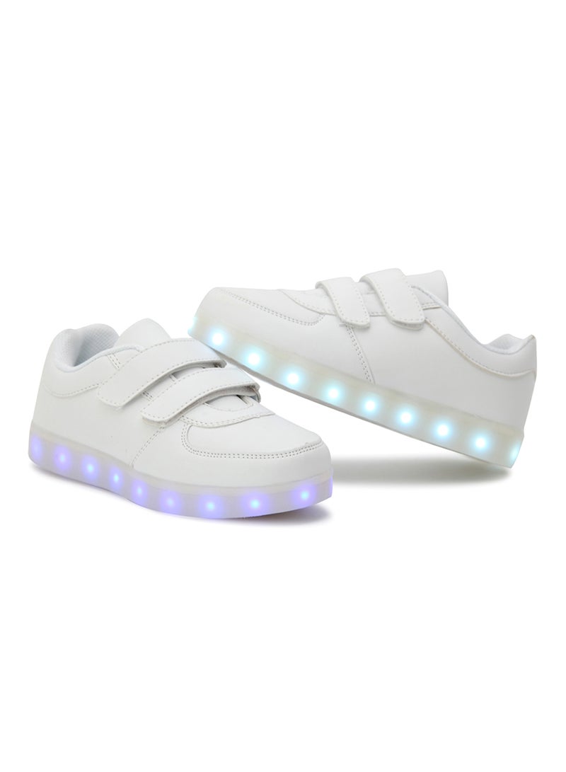 هوسكس وير حذاء رياضي برقبة منخفضة مزود بأضواء LED وامضة أبيض  - Image 3