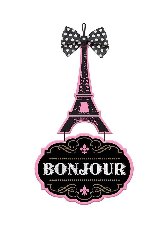 أمسكان لافتة بعنوان يوم في باريس