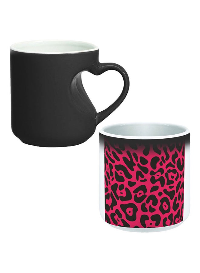ديكالاك كوب سحري من السيراميك مزود بمقبض على شكل قلب بتصميم منحنٍ إلى الداخل أسود/ أبيض - Image 1