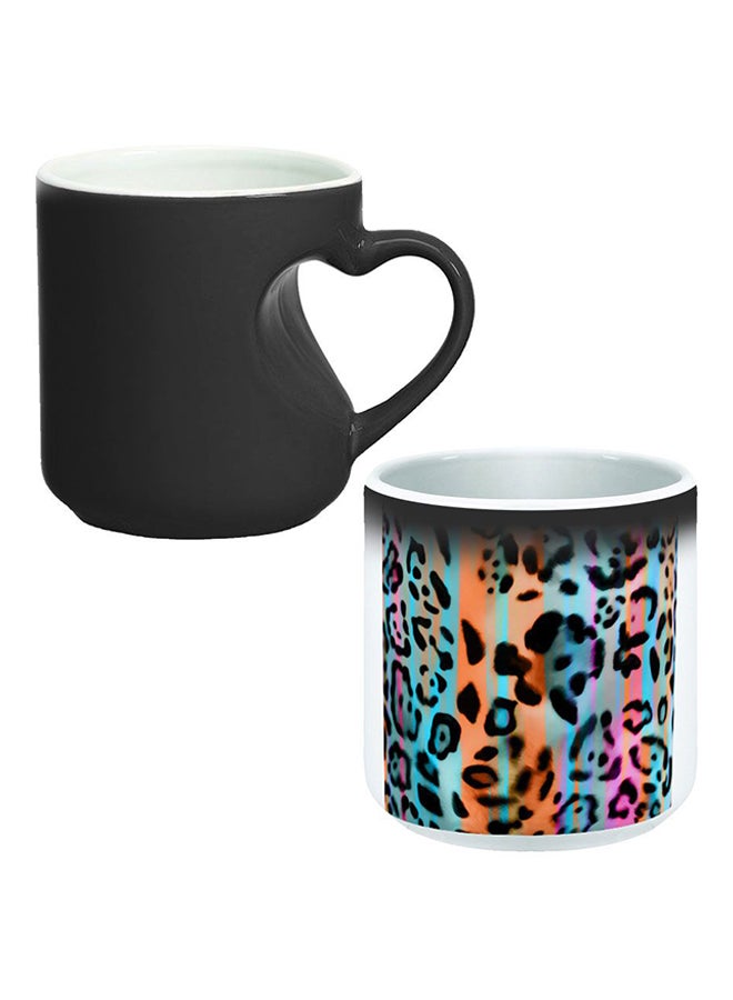 ديكالاك كوب سحري من السيراميك مزود بمقبض على شكل قلب بتصميم منحنٍ إلى الداخل أسود/ أبيض - Image 1