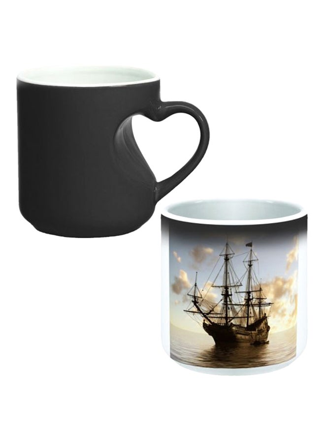 ديكالاك كوب سحري مزود بمقبض على شكل قلب بتصميم منحنٍ إلى الداخل أسود/ أبيض - Image 1