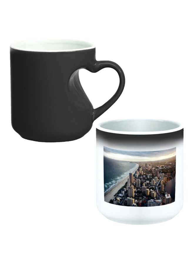 ديكالاك كوب سحري من السيراميك مزود بمقبض على شكل قلب بتصميم منحنٍ إلى الداخل أسود/ أبيض - Image 1